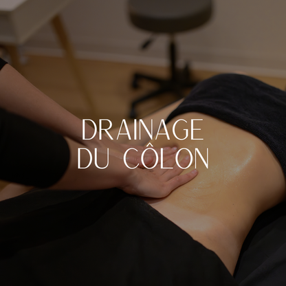 thérapeute effectuant un massage abdominal